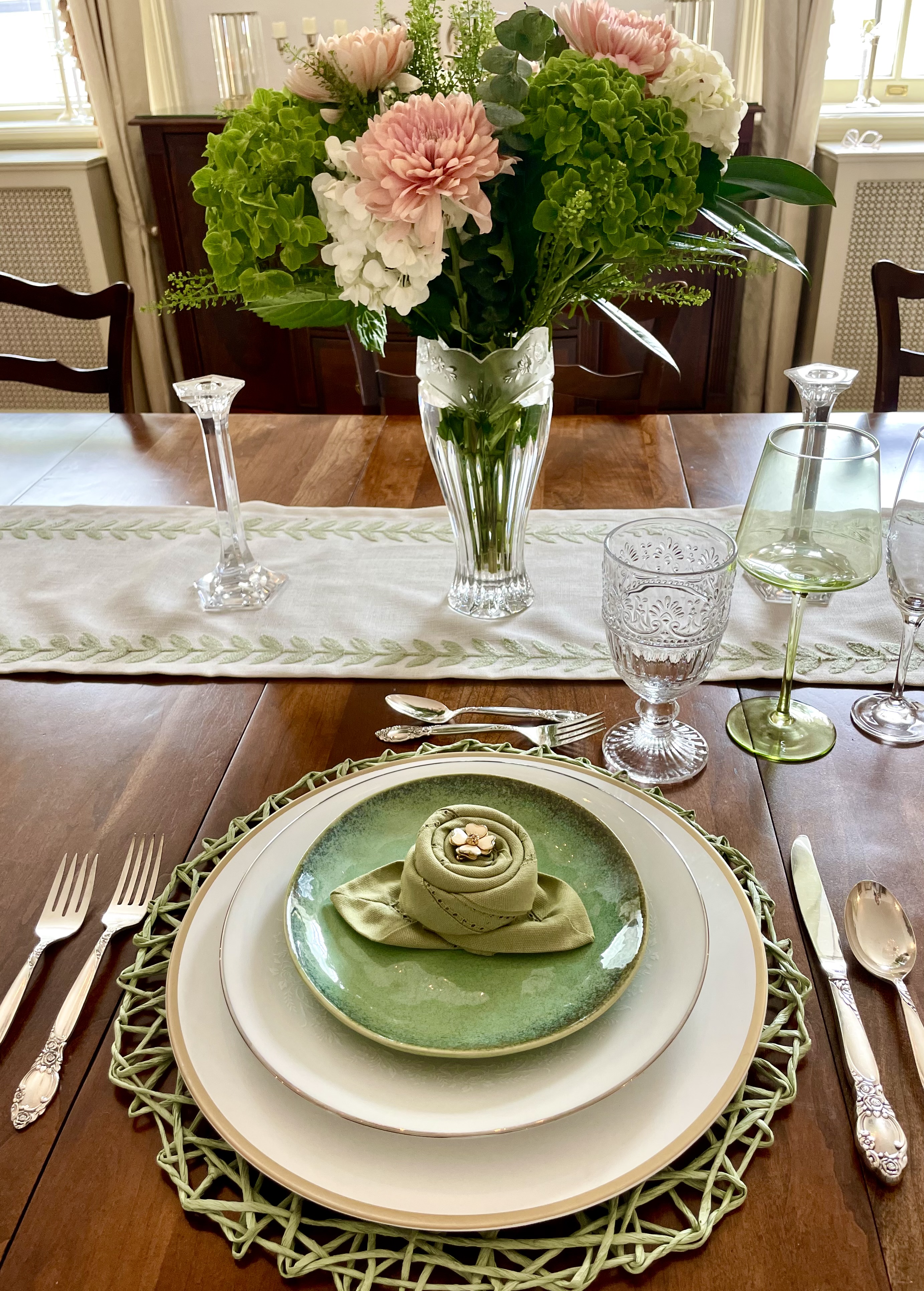 PLACE SETTINGS WITH A TOUCH OF SAGE GREEN